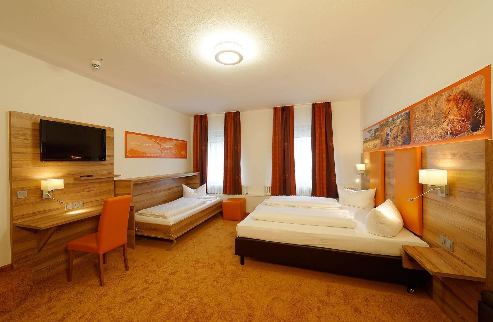 Hotel Zur Post Leipheim Exteriör bild