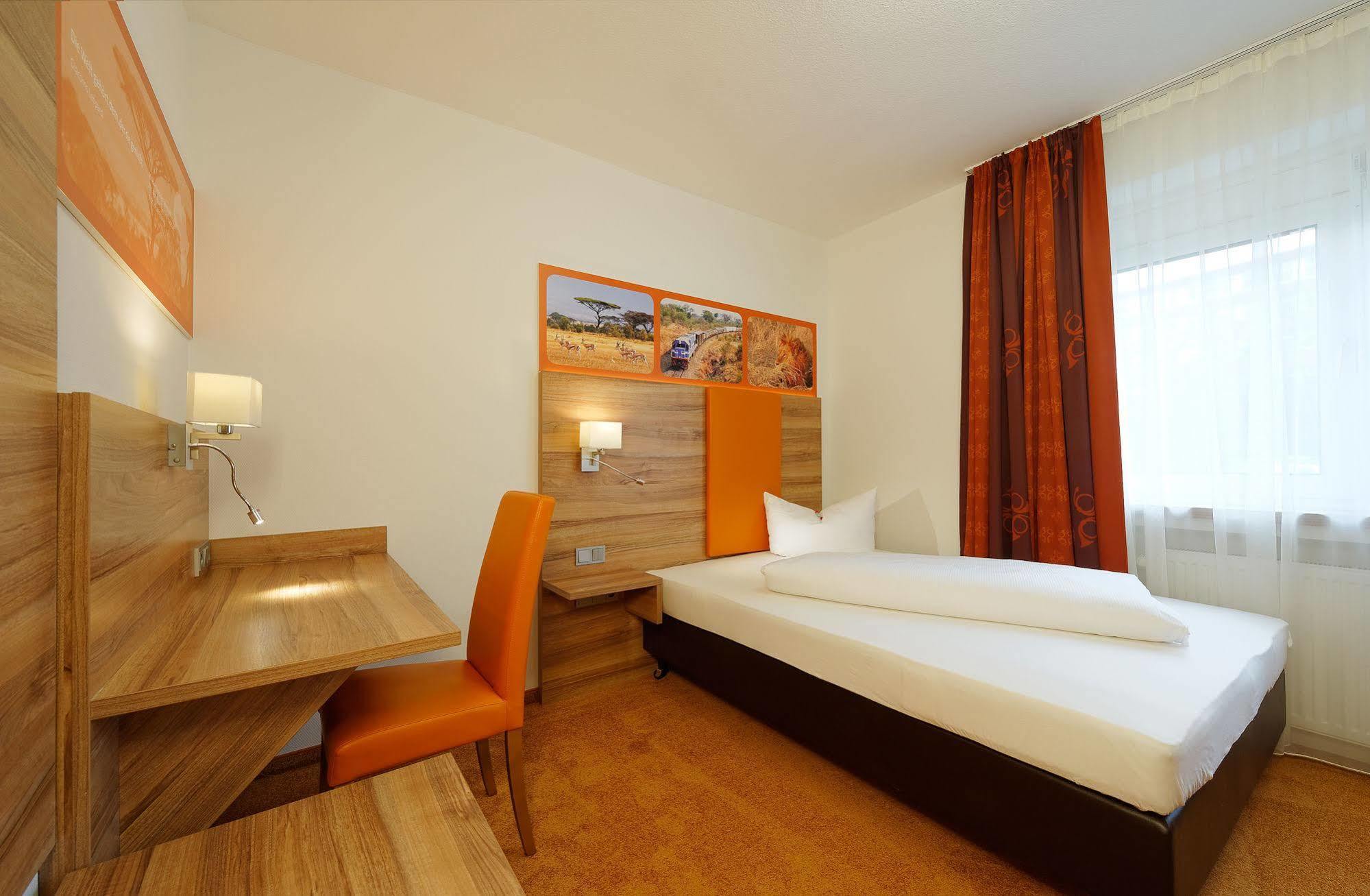 Hotel Zur Post Leipheim Exteriör bild