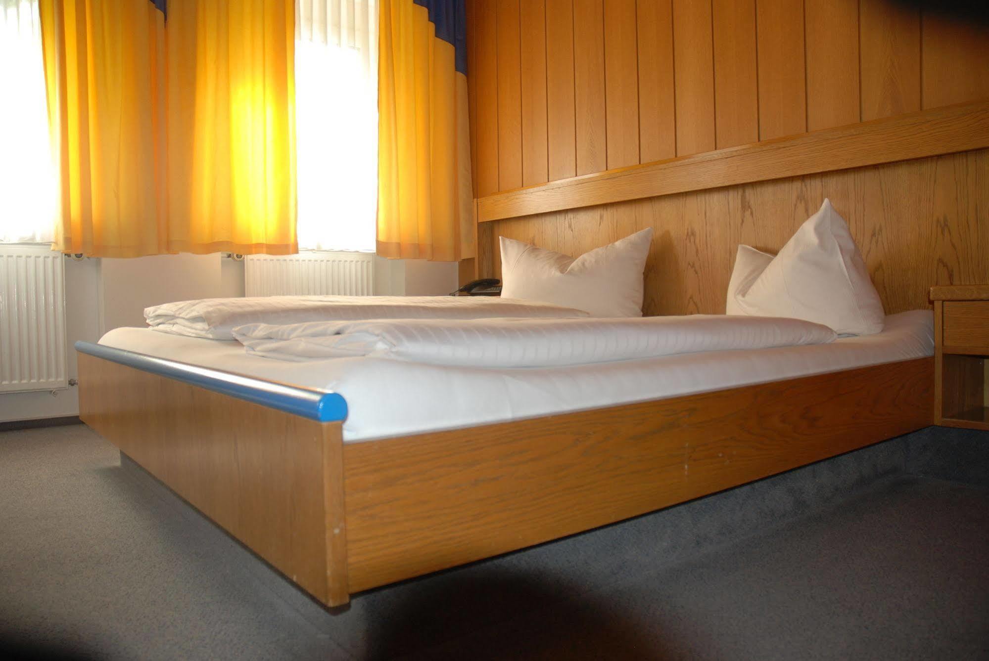 Hotel Zur Post Leipheim Exteriör bild