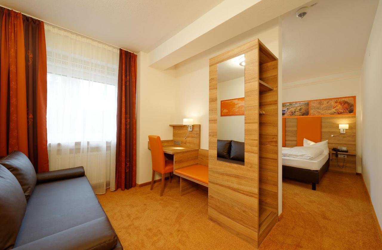 Hotel Zur Post Leipheim Exteriör bild