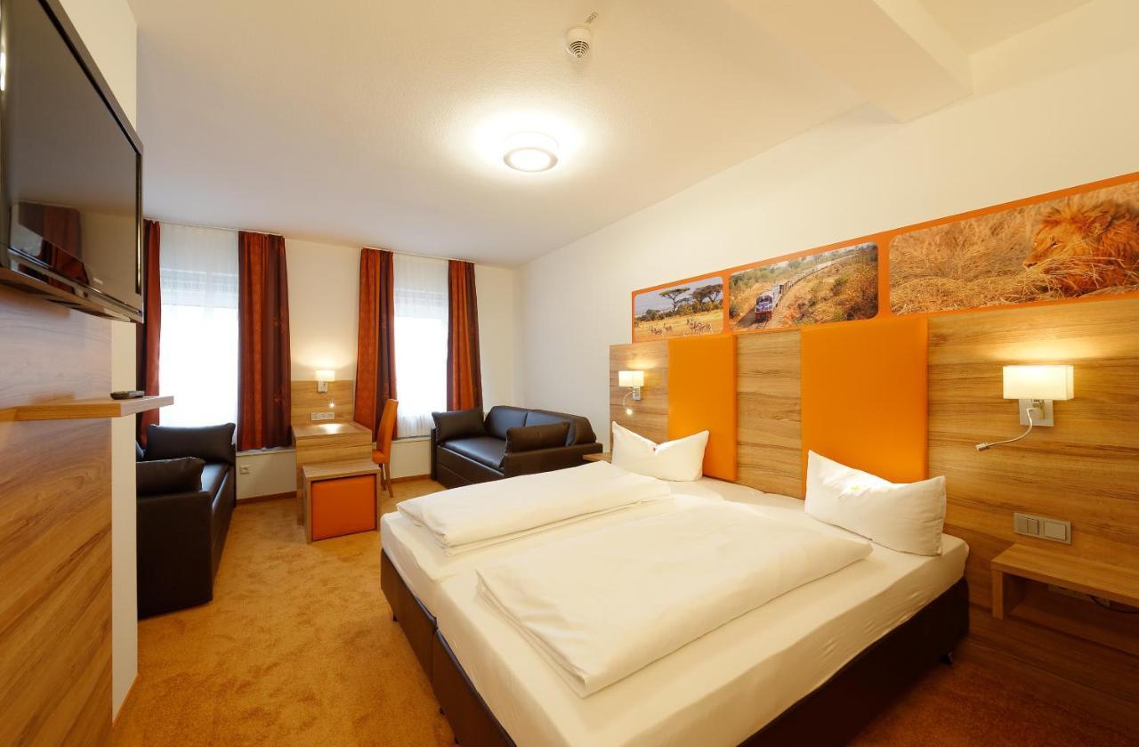 Hotel Zur Post Leipheim Exteriör bild